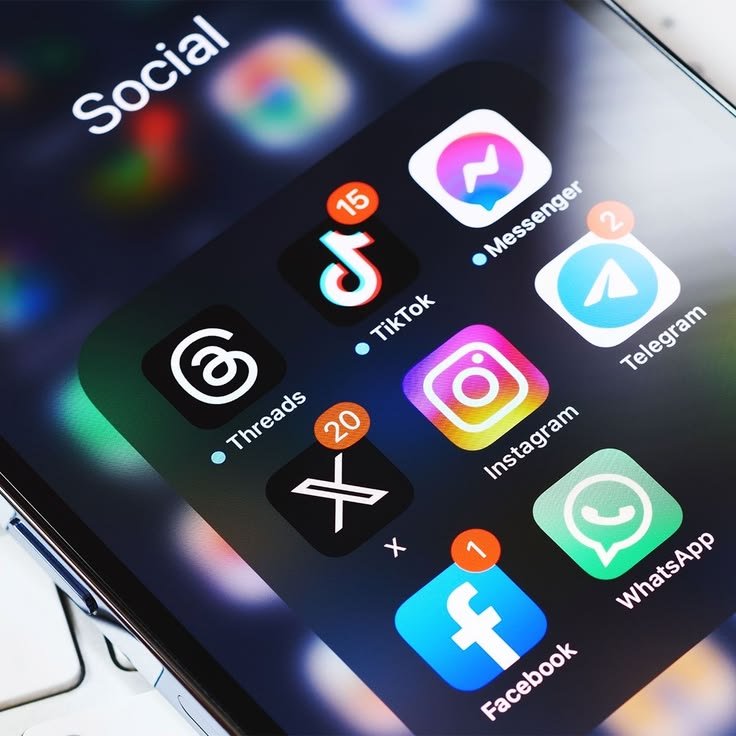 tela de celular mostrando as redes sociais
